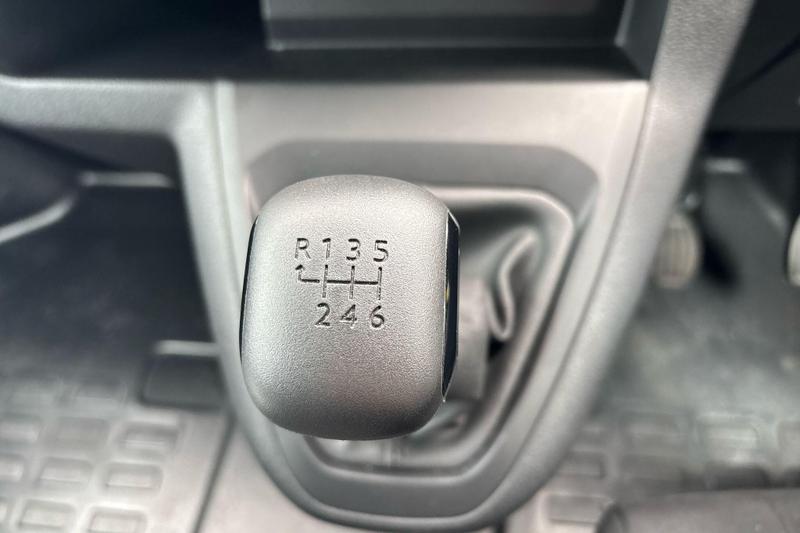 Used Peugeot Expert 202601169196842 8