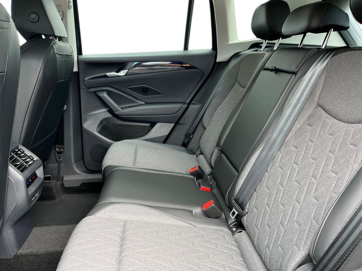 Volkswagen Tiguan Photo at-cbe9eeeb9e2e4ec4b4b0ad100a3e401b.jpg