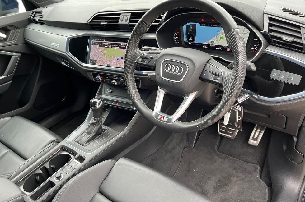 Audi Q3 Photo at-cc121820ab104d608e983a40ef22fa9c.jpg