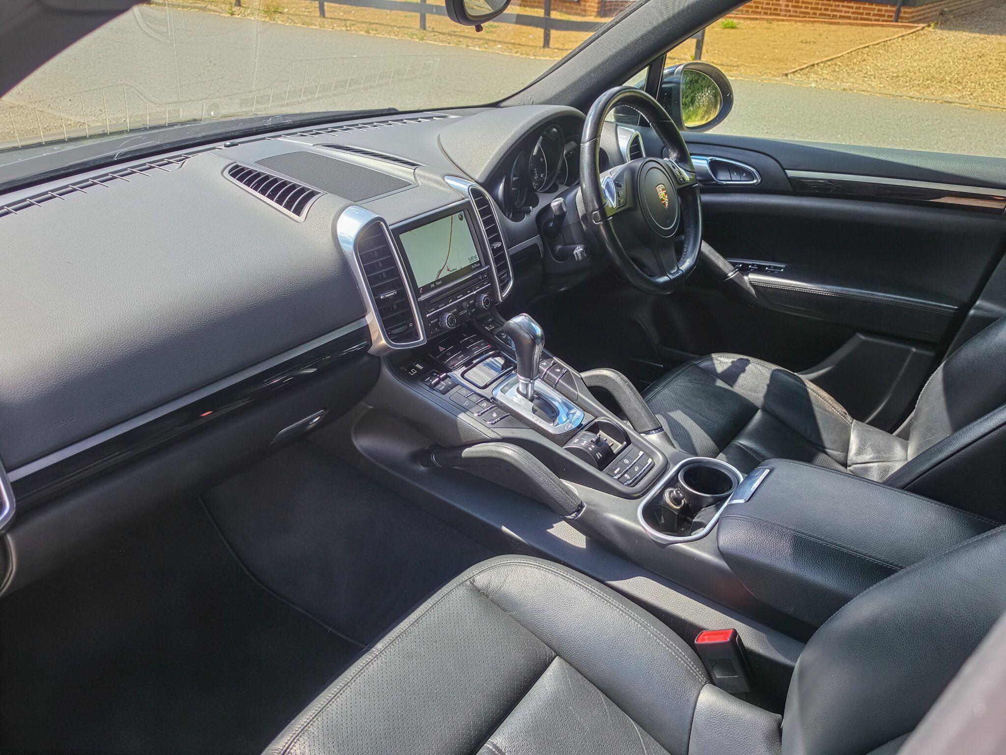 Porsche Cayenne 3.0 TD V6 Tiptronic 4WD Euro 5 (s/s) 5dr — photo 10