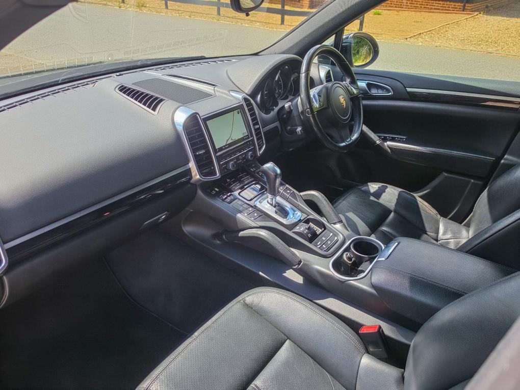 Used Porsche Cayenne LH62AAE 10