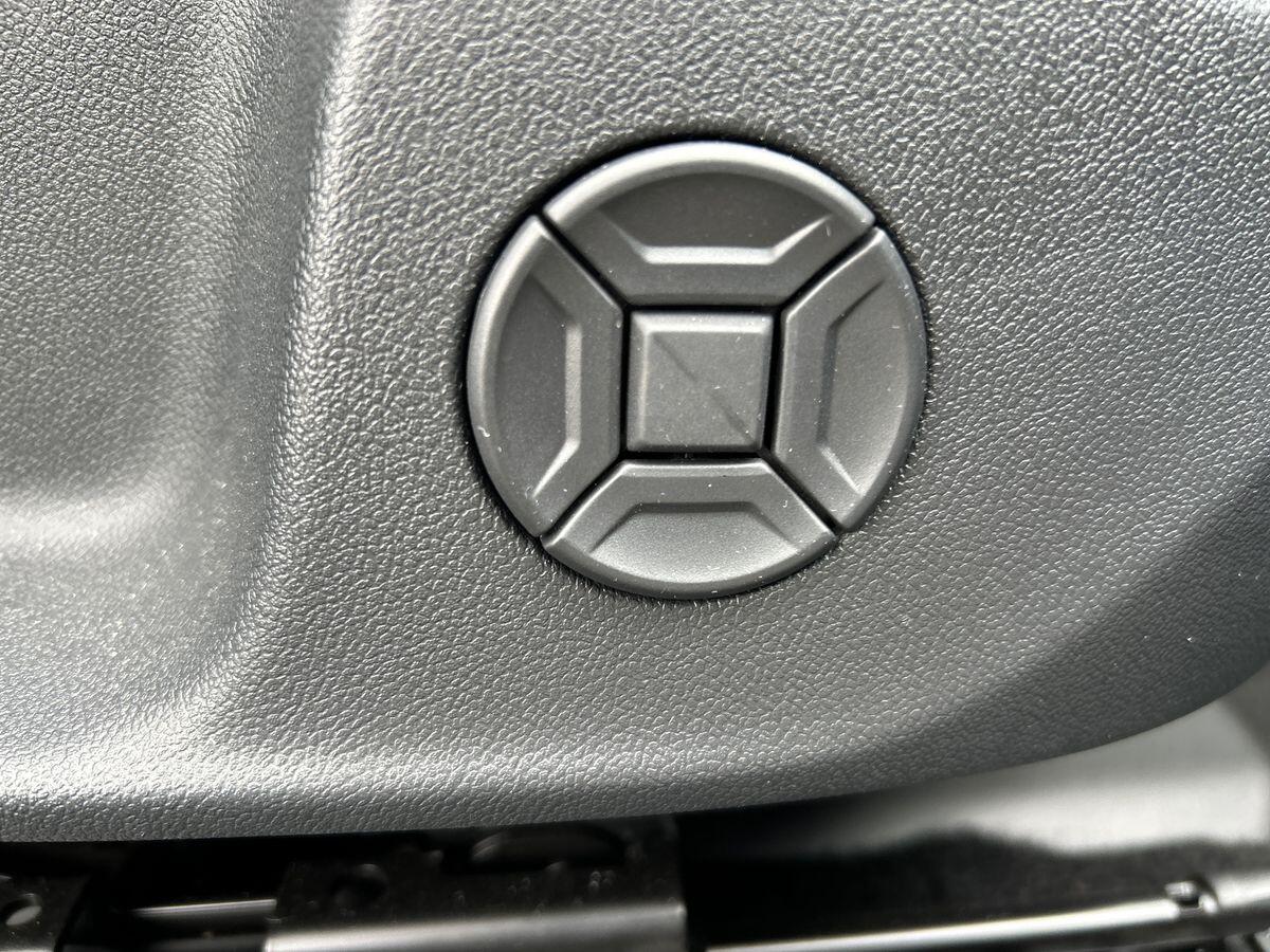 Volkswagen T-roc Photo at-cc301534d47e4d8cbe39be7de2f60e79.jpg