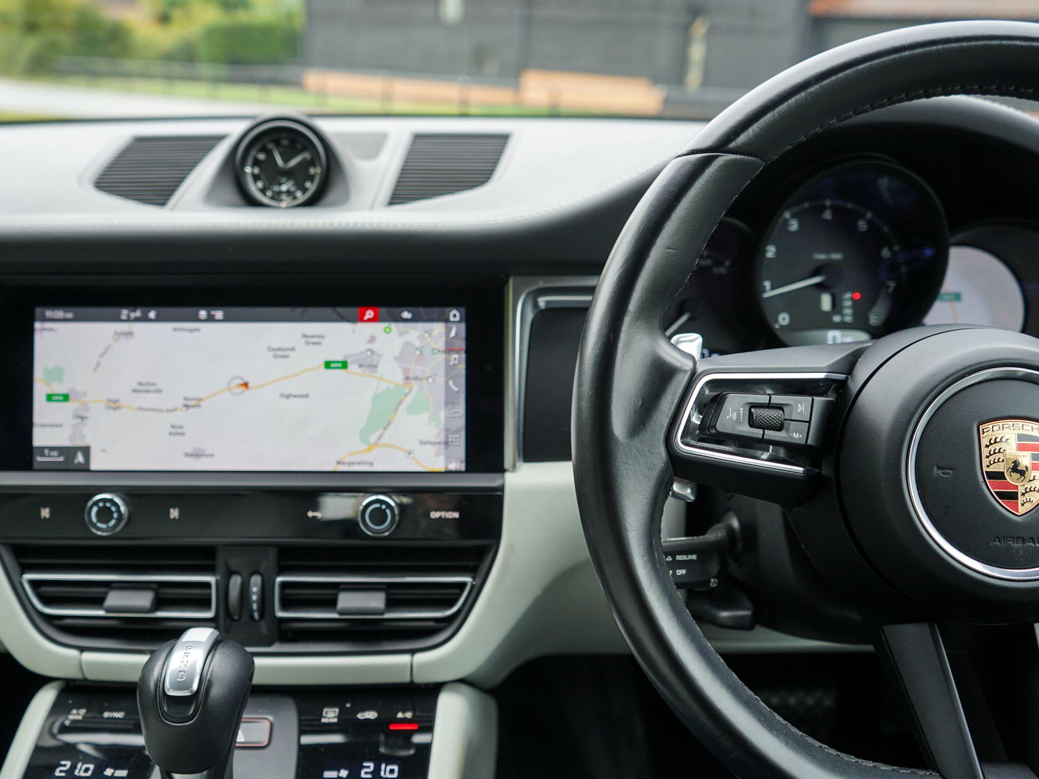 Porsche Macan 2.0T PDK 4WD Euro 6 (s/s) 5dr — photo 8