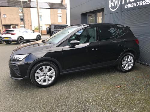 SEAT Arona Photo at-ccacfd85dcf64d65af3d40c32e98cd18.jpg