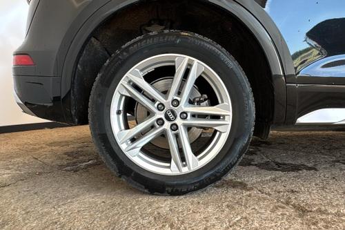 Audi Q5 Photo at-cce71fc39fb447f8aad5fbe1b0a8bf9a.jpg