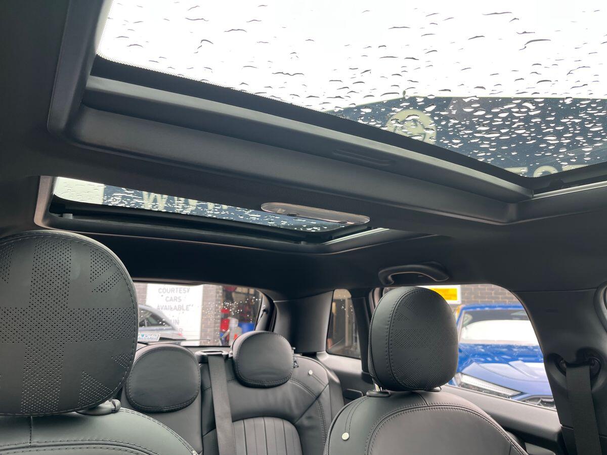 MINI Hatch Photo 17