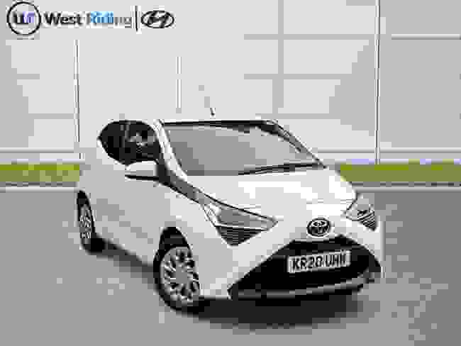 Used 2020 Toyota AYGO 1.0 VVT-i x-play Euro 6 5dr White at West Riding