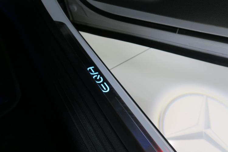 Used Mercedes-Benz EQA LM22OFP 19