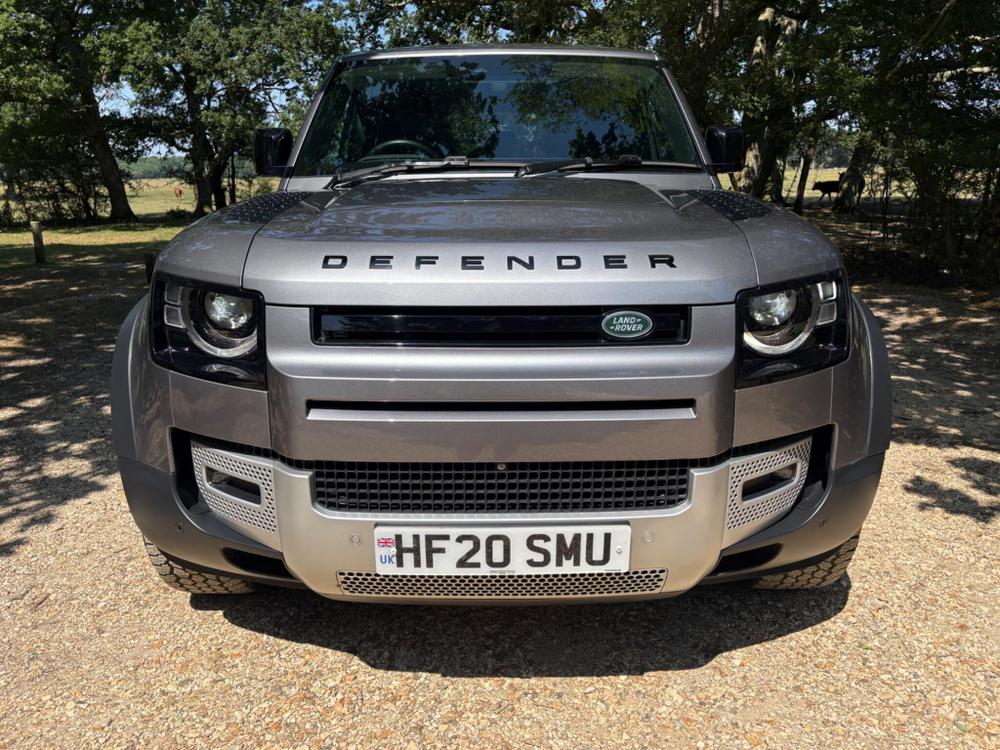 Land Rover Defender 110 Photo at-cd8df1be25c842ddb683f0b17834f18f.jpg