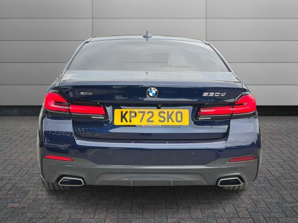 BMW 5 Series Photo at-cdaac2745351406fa865f0832bb191f2.jpg