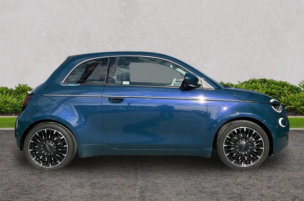Fiat 500e C Photo at-cdedf95f558245abb87e17c42b2b7c8b.jpg