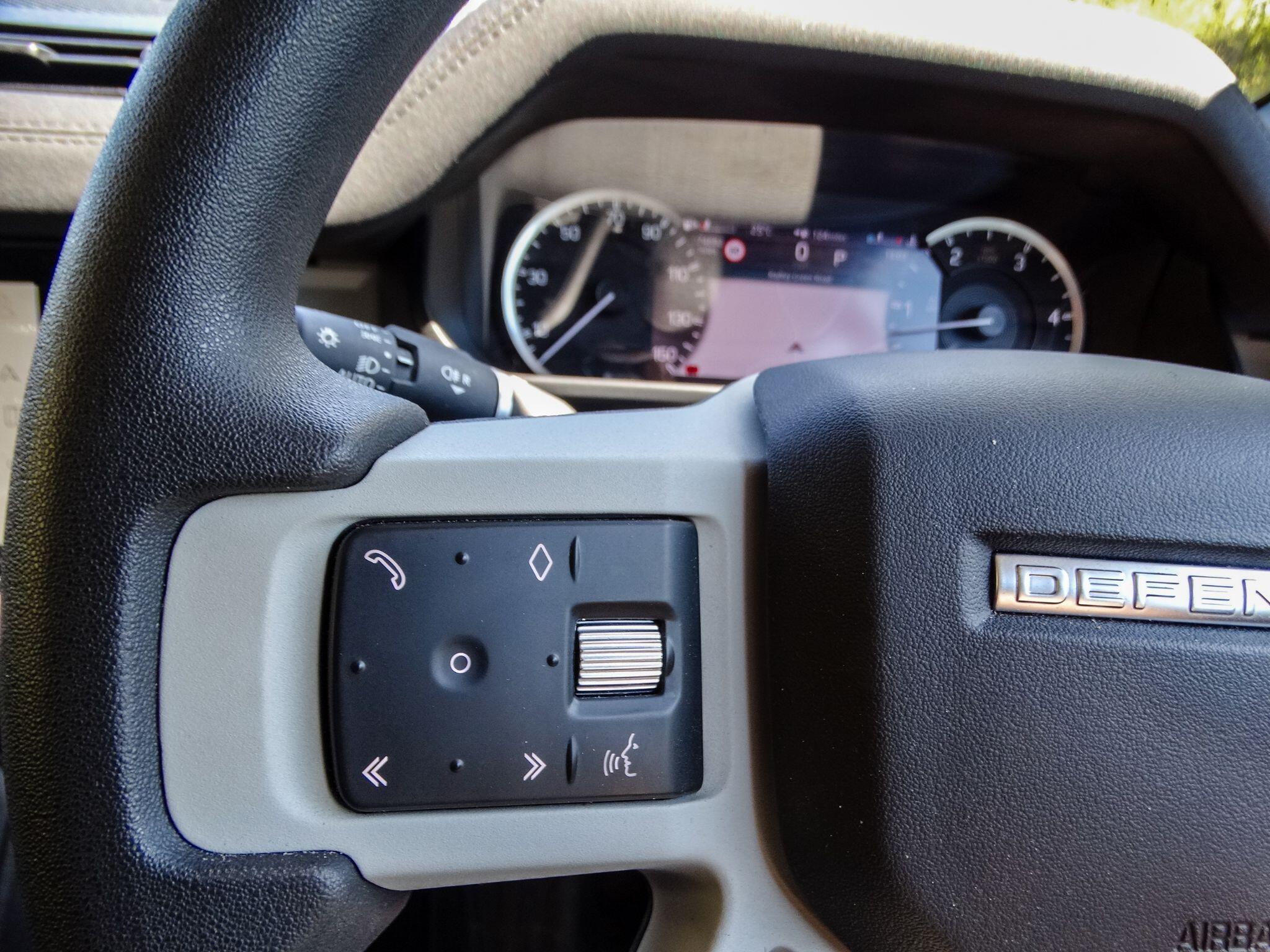 Land Rover Defender 90 3.0 D250 MHEV Hard Top SUV Auto 4WD SWB Euro 6 (s/s) 3dr — photo 35