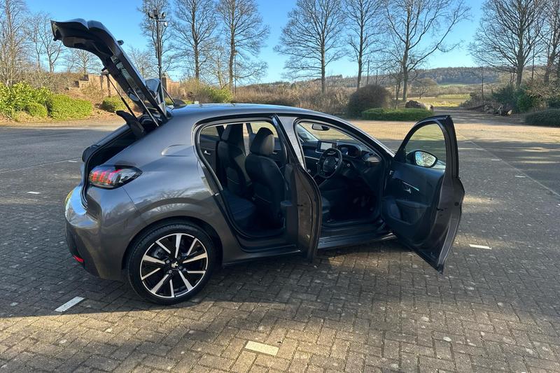 Used Peugeot 208 NU21AXO 17