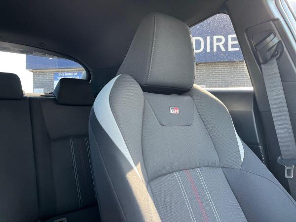 Toyota C-HR Photo at-ce4dbf1eae094e548284dc5c10650599.jpg