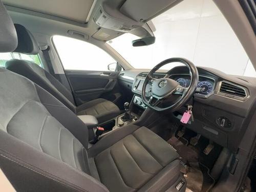 Volkswagen TIGUAN Photo at-ce794dff1c7f42078b5b3cf448dbc322.jpg