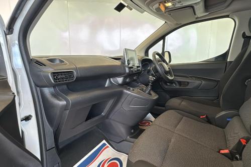 Citroen BERLINGO Photo at-ce9c47b90ec340e191156a3569615bb9.jpg