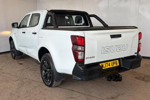 Isuzu D-MAX Photo at-ceafe2520f484efd9e0fb45e12e1d47c.jpg