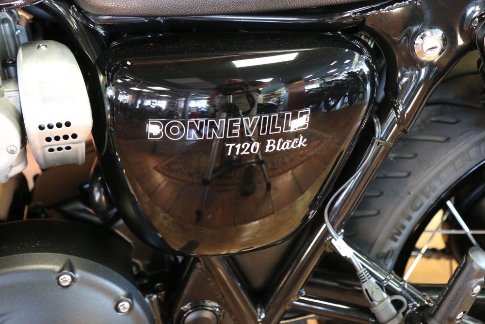 Triumph Bonneville T120 Photo at-cec24cc9437e4009a7a5f786f4f7ff0b.jpg