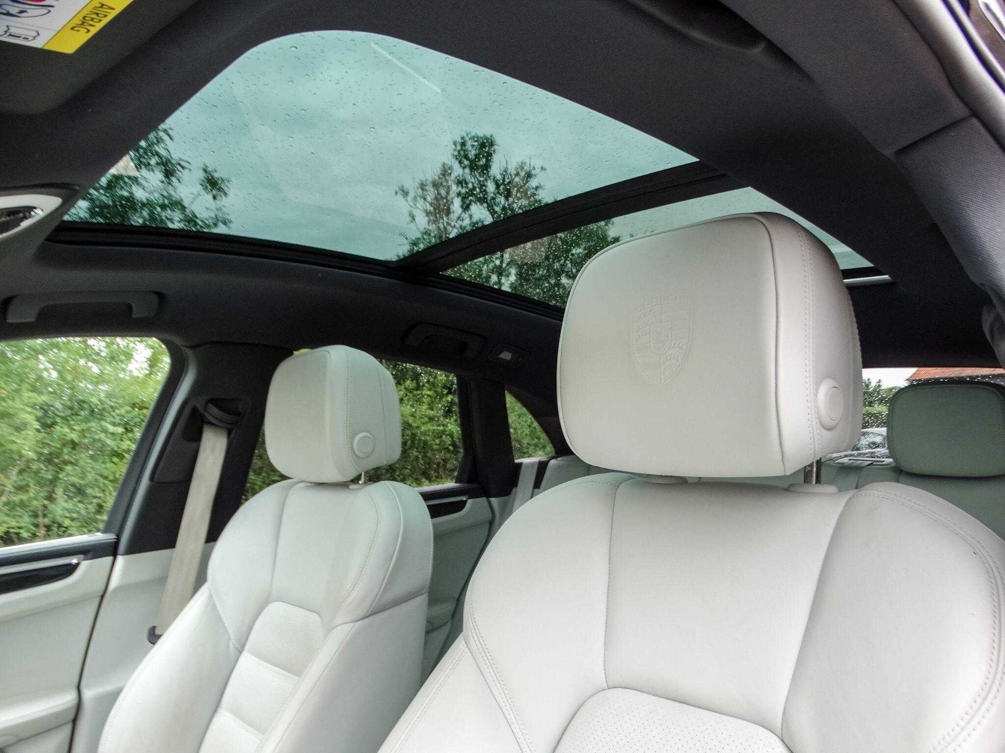 Porsche Macan 2.0T PDK 4WD Euro 6 (s/s) 5dr — photo 13