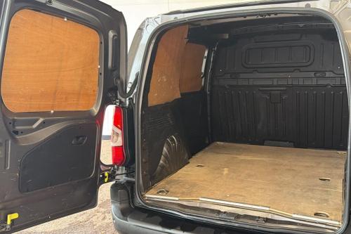 Vauxhall COMBO Photo at-ced4c986deb442c3a79e72f14ee85409.jpg