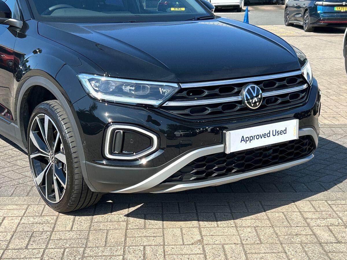 Volkswagen T-Roc Photo at-cef9e1c8b786467cab1c7830bd155f9d.jpg