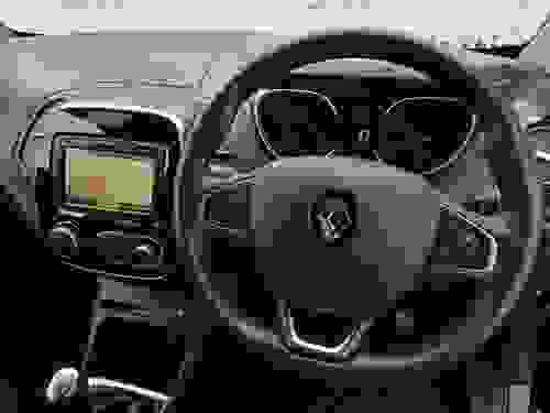 Renault Captur Photo at-cf01b31a41cc4ea2826b5a357306004a.jpg