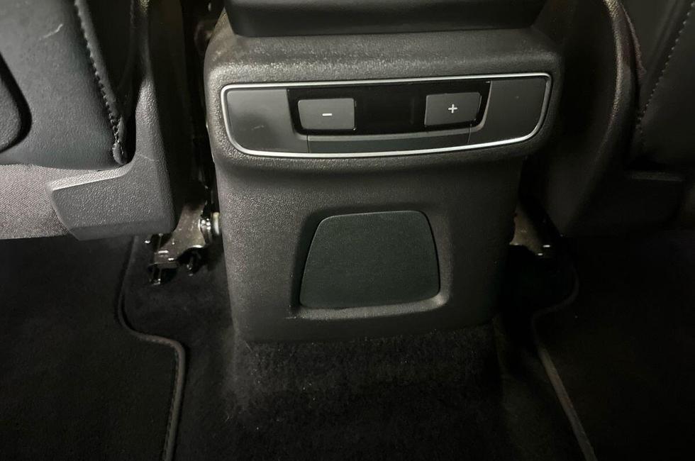 Audi Q4 Photo at-cf0379ff130941adbc72ce0a74b2ad66.jpg