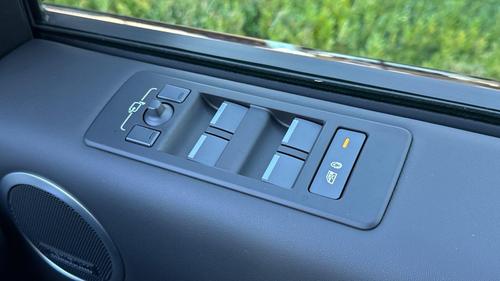 Land Rover Discovery Photo at-cf1f80d0cc3b417c95d4cbdb636116af.jpg