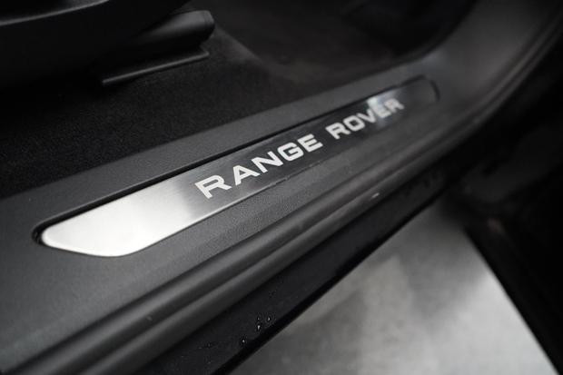 Land Rover RANGE ROVER EVOQUE Photo at-cf1fdfa74dcb4b88abdf108d5210ecdf.jpg