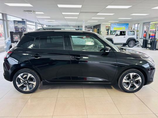 Suzuki Swift Photo at-cf72bd39aa0d484e9e4b87a056f86797.jpg