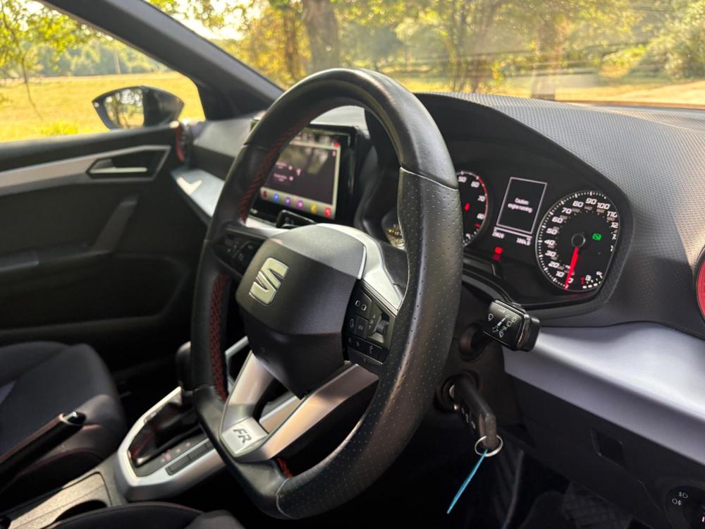SEAT Arona Photo at-cfbccb4805b342aa9fb9c780699271a4.jpg