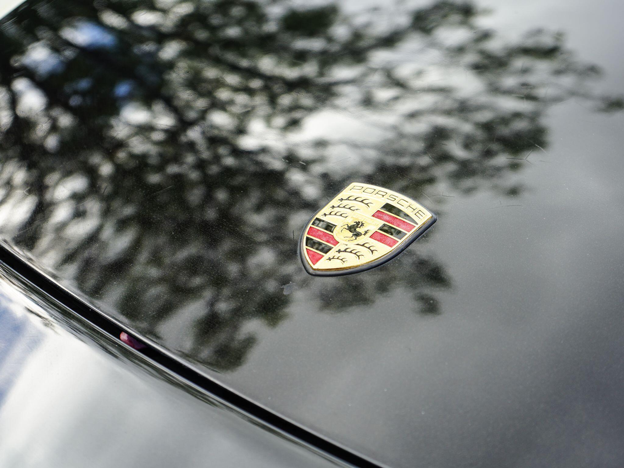 Porsche 911 3.6 996 Turbo Coupe 2dr Petrol Tiptronic S AWD (339 g/km, 414 bhp) — photo 12