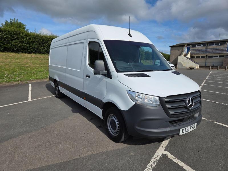 Mercedes-Benz Sprinter Photo at-cfdf73f3a015492491fef05388ebb4f2.jpg