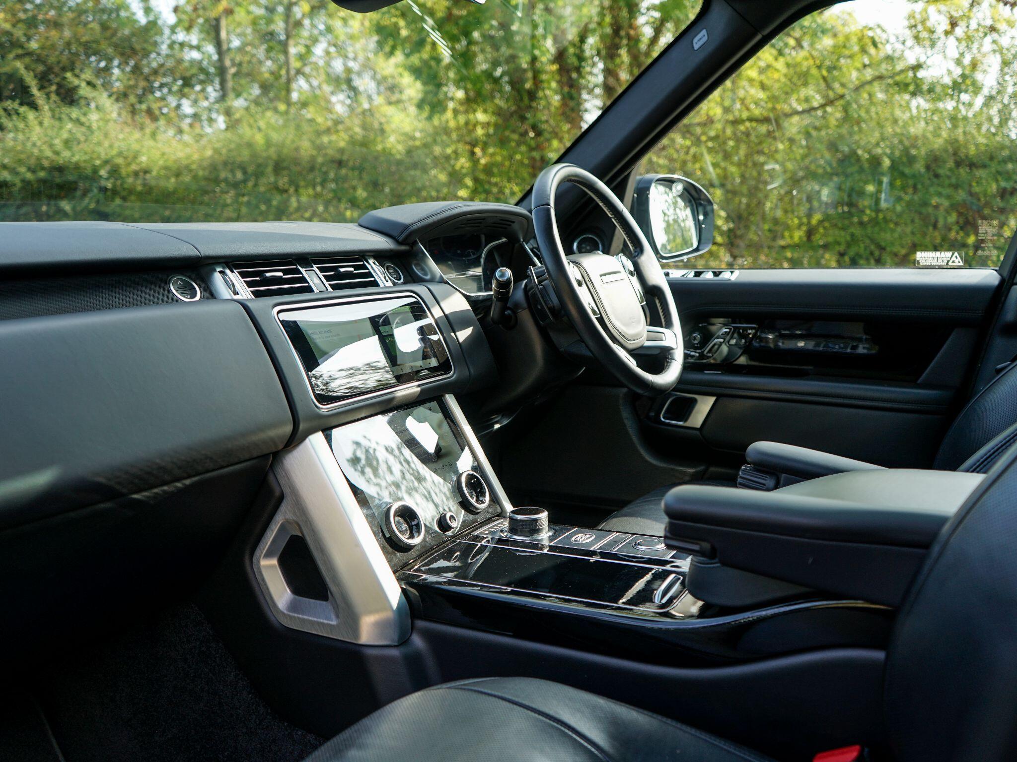 Land Rover Range Rover 3.0 D300 MHEV Vogue SE SUV 5dr Diesel Auto 4WD Euro 6 (s/s) (300 ps) — photo 18
