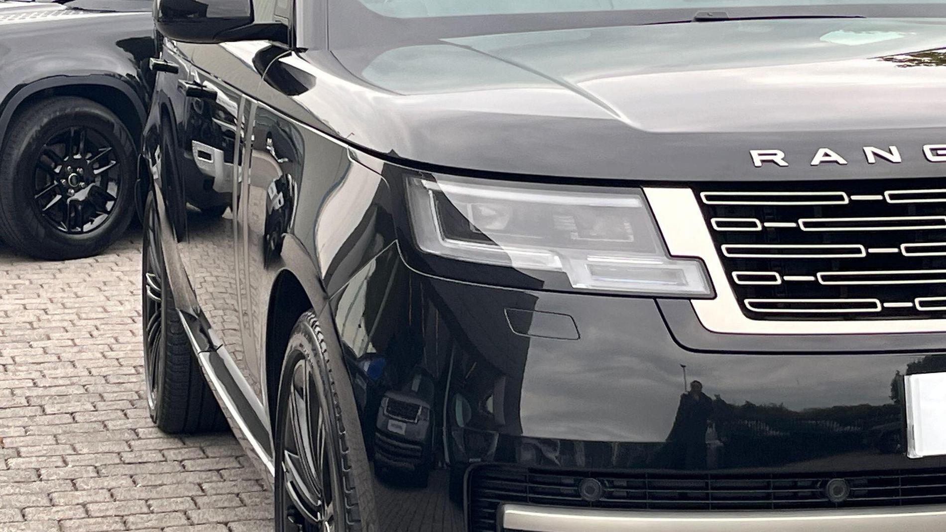 Land Rover Range Rover Photo at-d028d8720bc543e0ba744741da16bc43.jpg