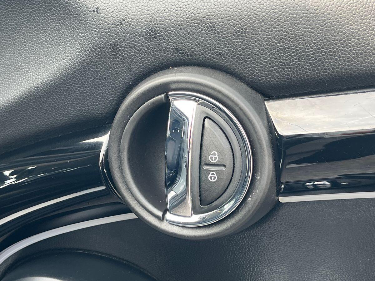 MINI Hatch Photo 26