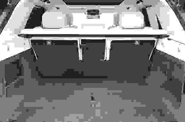 Land Rover RANGE ROVER Photo at-d04677f1fd174f349e1a6bcbfa117e3c.jpg
