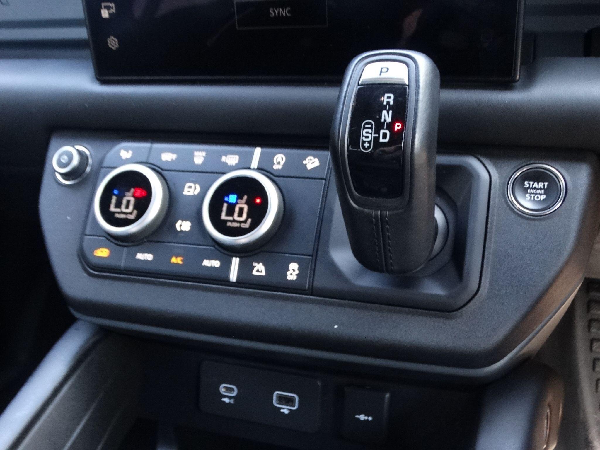 Land Rover Defender 110 3.0 D300 MHEV X-Dynamic HSE Auto 4WD Euro 6 (s/s) 5dr — photo 33
