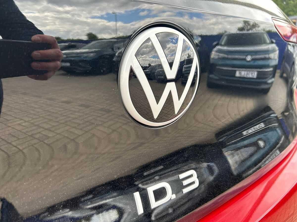 Volkswagen ID.3 Photo at-d05d1b0509c94810ae23123367a9e51f.jpg