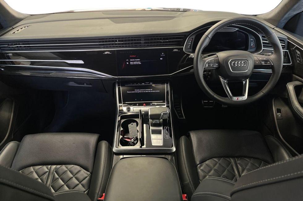 Audi Q8 Photo at-d09b37e36b2d45b58bb7214f0dca6922.jpg