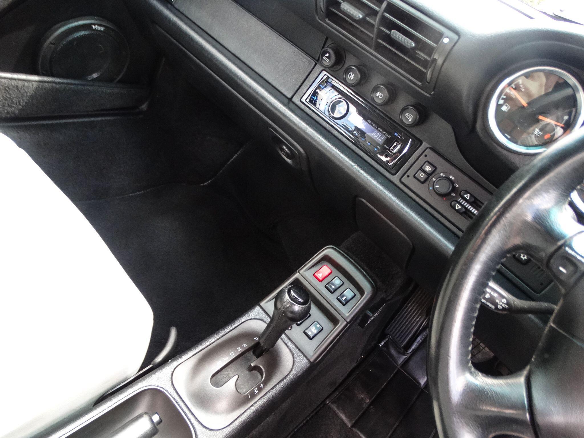 Porsche 911 3.6 993 Carrera Cabriolet Tiptronic S 2dr — photo 6