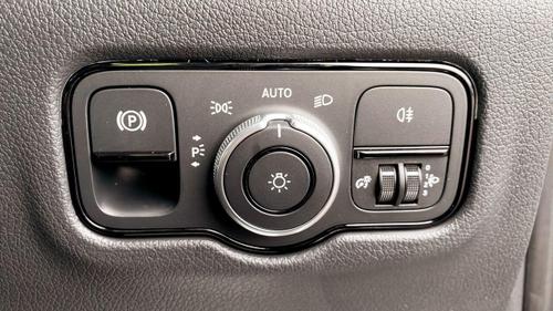 Mercedes-Benz Vito Photo at-d14a51f4160244e8976515e7e8a345ab.jpg