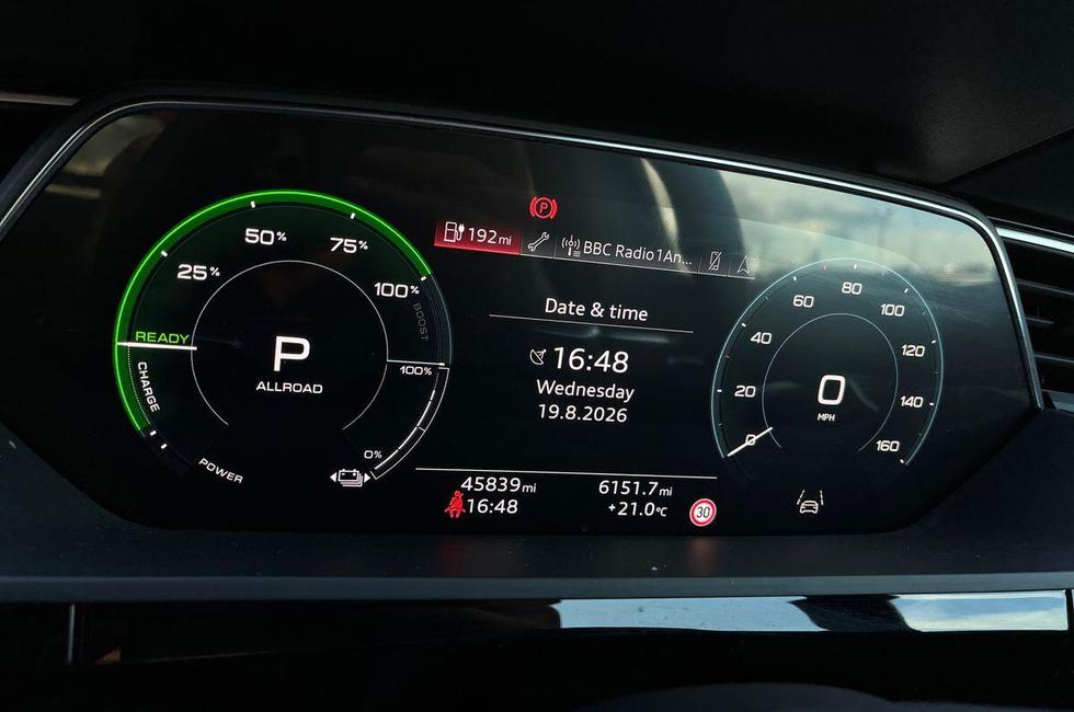 Audi e-tron Photo at-d17273413a104eacb19e440ef1194a57.jpg