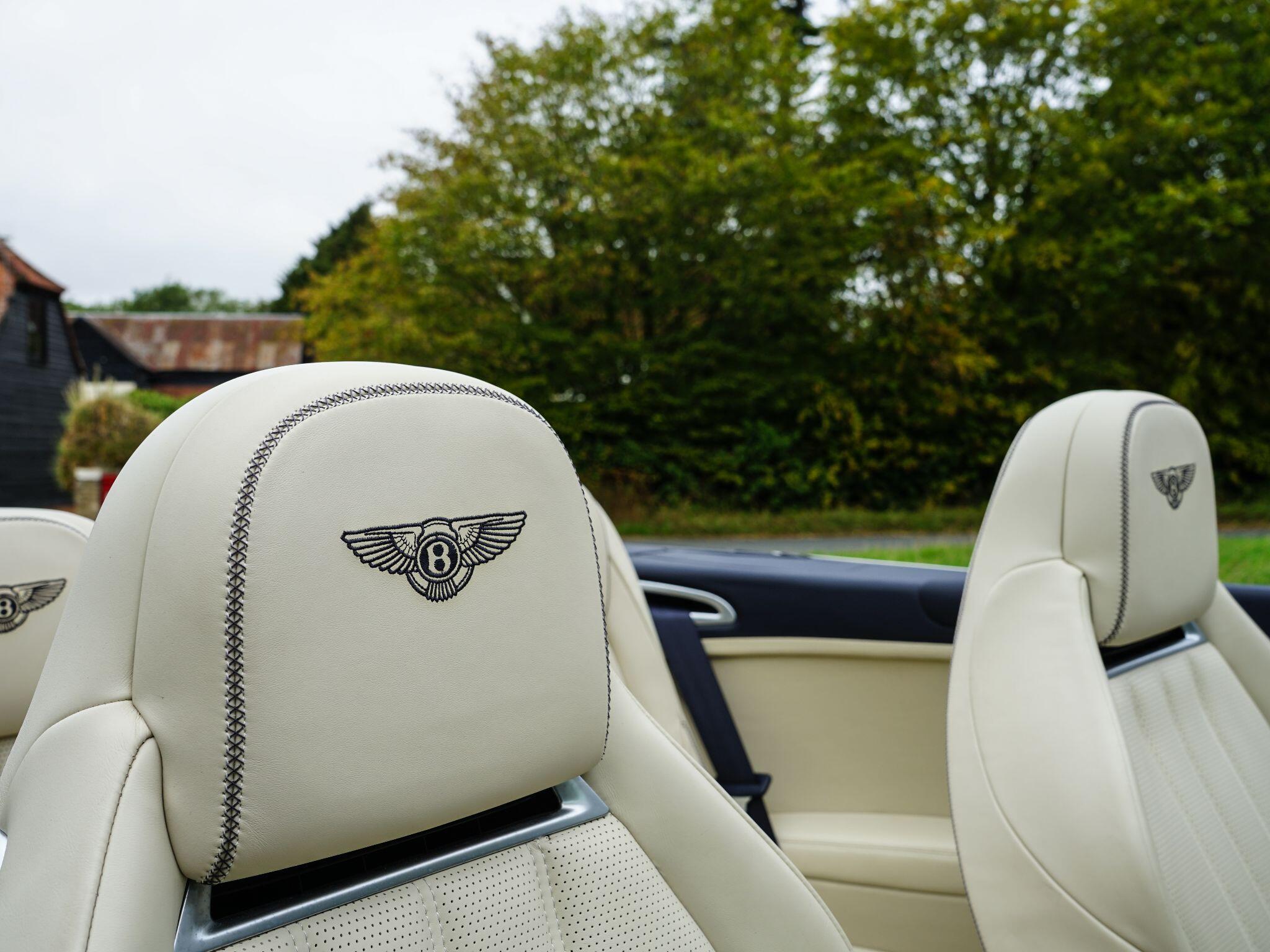 Bentley Continental 4.0 V8 GTC S Convertible 2dr Petrol Auto 4WD Euro 5 (528 ps) — photo 22