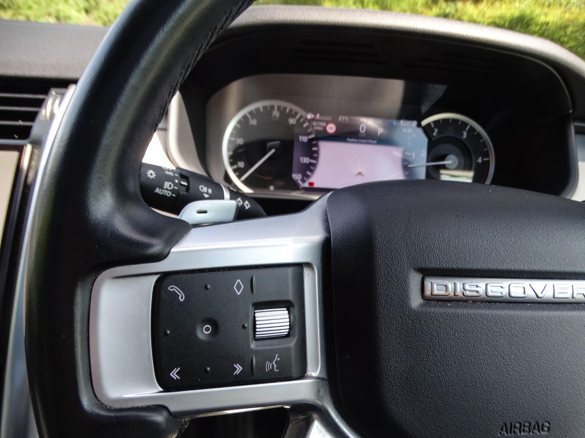 Land Rover Discovery 3.0 D300 MHEV R-Dynamic SE SUV 5dr Diesel Auto 4WD Euro 6 (s/s) (300 ps) — photo 40