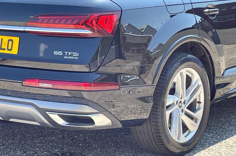 Audi Q7 Photo at-d192534818b44940a50e4236c8fc0b96.jpg