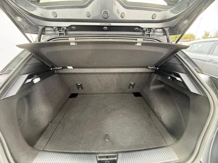 MG MG4 Photo at-d1930fadf9ef4125bfc034408502271f.jpg