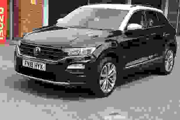 Volkswagen T-Roc Photo at-d19a02e6b43743b8bc841acb5328782b.jpg