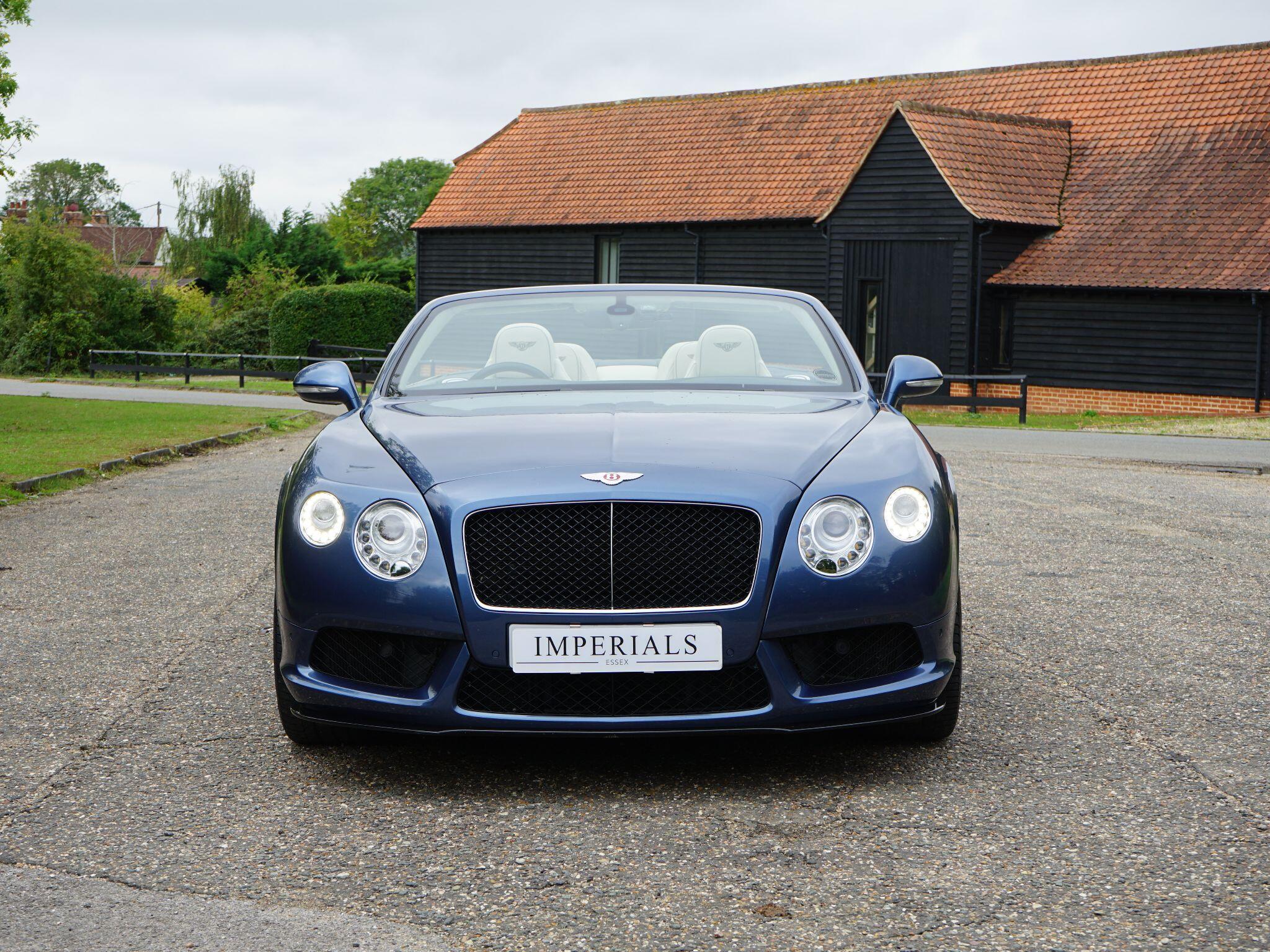Bentley Continental 4.0 V8 GTC S Convertible 2dr Petrol Auto 4WD Euro 5 (528 ps) — photo 10