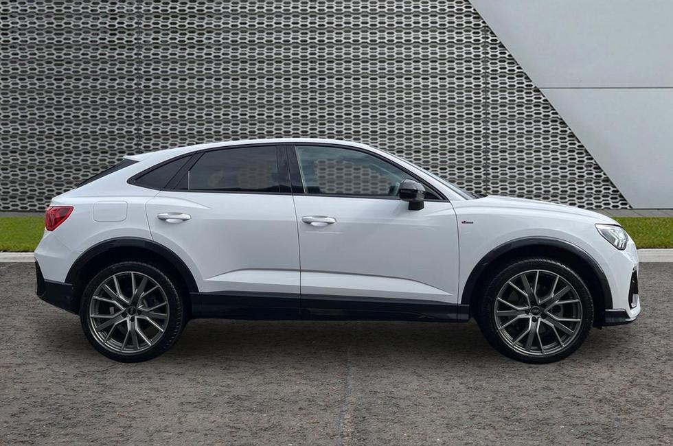 Audi Q3 Photo at-d1b7ba56e0184a11b2fddba0d712f867.jpg